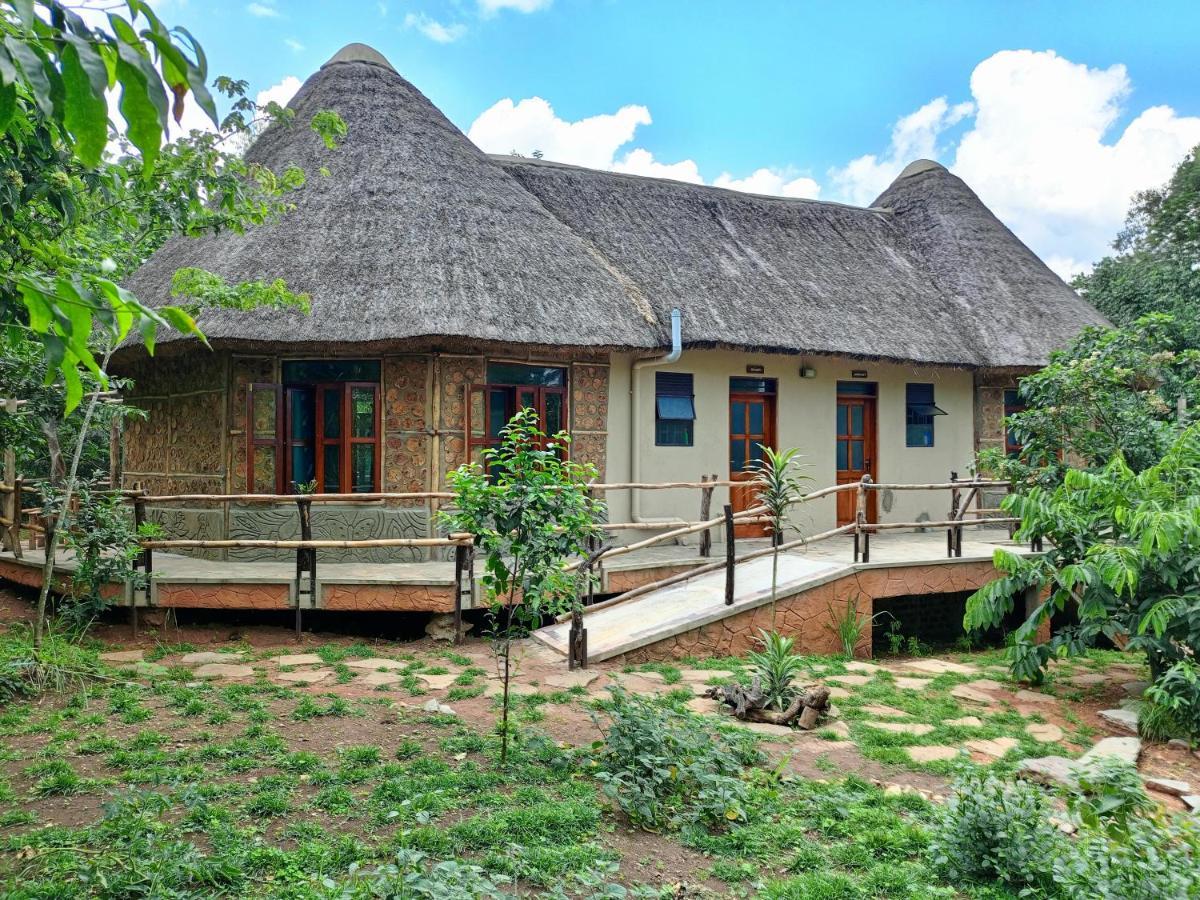 Chimpanzee Capital Safari Lodge Bigodi Exterior photo